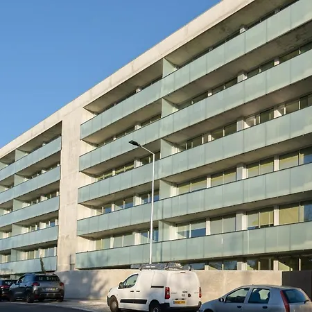 Host Wise - Luxurious Impressive - Balcony And Pool Apartment *