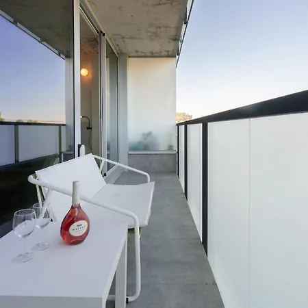 Host Wise - Luxurious Impressive - Balcony And Pool Apartament