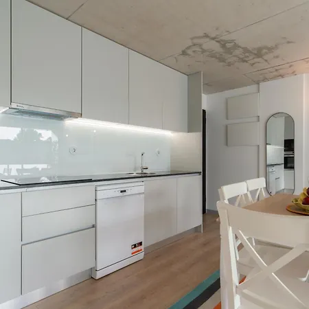 Host Wise - Luxurious Impressive - Balcony And Pool Apartament *