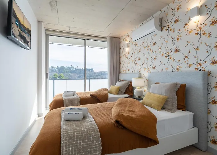 Host Wise - Luxurious Impressive - Balcony And Pool Apartment *