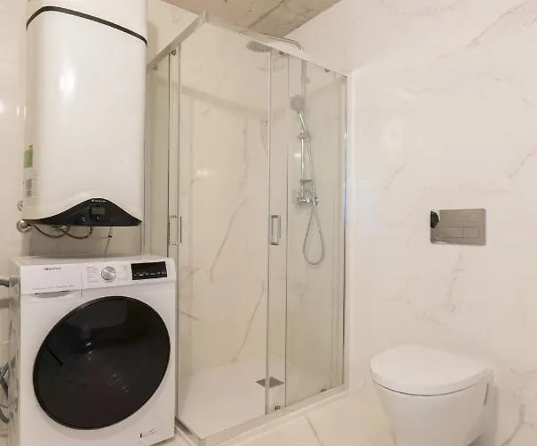 Host Wise - Luxurious Impressive - Balcony And Pool *