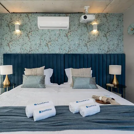 Host Wise - Luxurious Impressive - Balcony And Pool Apartament *