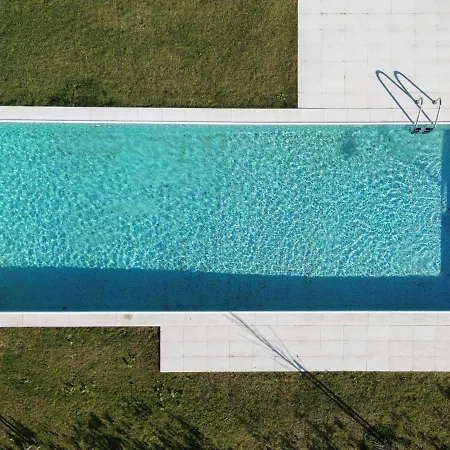 Host Wise - Luxurious Impressive - Balcony And Pool Apartment