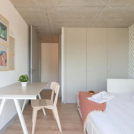 Host Wise - Luxurious Impressive - Balcony And Pool 아파트