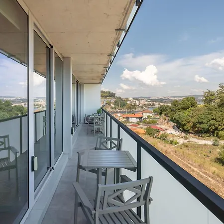 Host Wise - Luxurious Impressive - Balcony And Pool Apartment *